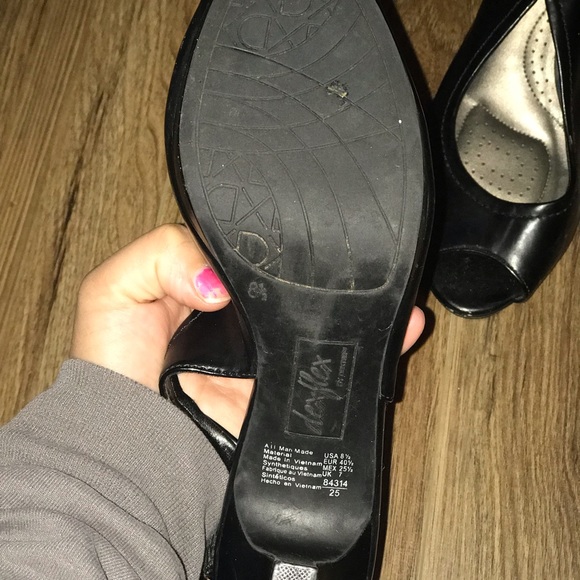 Heels - Picture 3 of 3